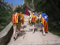 Part de la junta encarant el darrer tram de la pujada a Montserrat