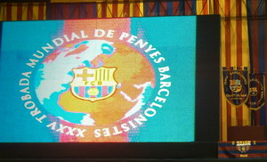 El nostre estendard ben visible en la XXXV Trobada Mundial de Penyes Barcelonistes.