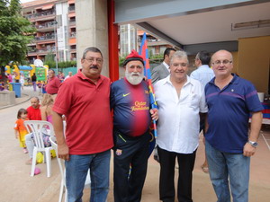 L'Enric Prats, l'avi del Barça, el president de la PB Vilassar de Mar, Sr. Pere Casanovas i en Pere Ribas, el 23 de setembre a Vilassar.