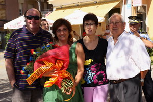 Joan Viñas, Pili Bertran, Pietat Vila i Miquel Edo a l'ofrena floral a la Plaça Onze de Setembre