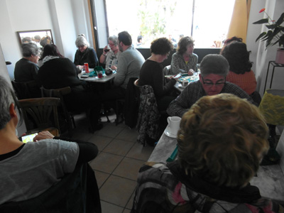 Participants al taller de Scrabble en català