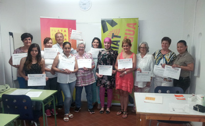 Parelles lingüístiques de la primavera del 2015 amb els certificats de participació en el Voluntariat per la llengua